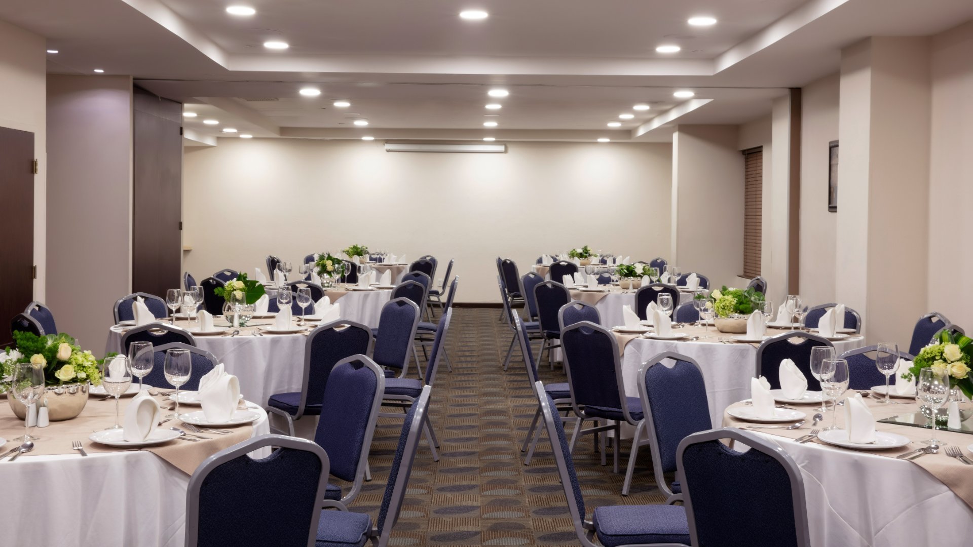   Krystal Urban® Monterrey San Jerónimo